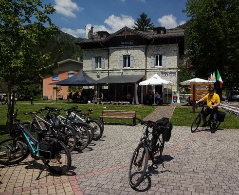 Kein Platz zu essen in Ugoviza