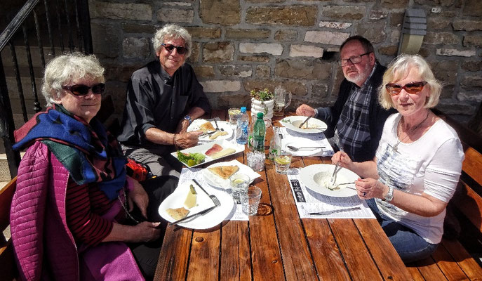 Mittagessen in Groznjan