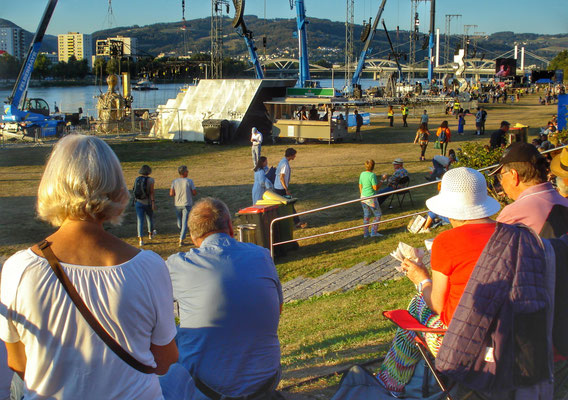 Klangwolke Linz...bald beginnst am Donauufer