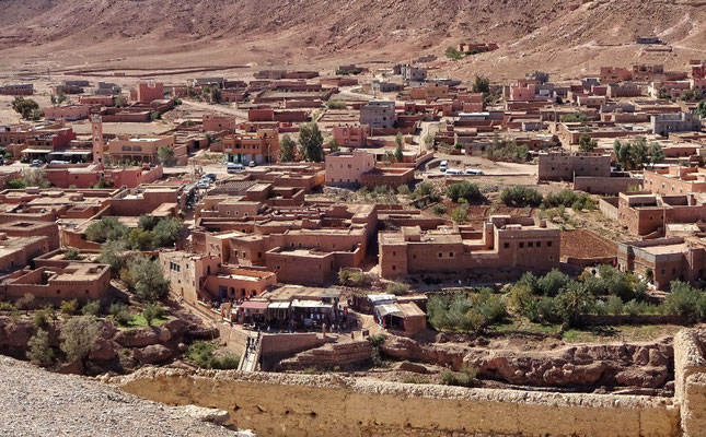 Vom Berber Dorf Ait Ben Haddou Blick ins Tal