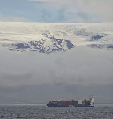 Erster Blick auf die Gletscher von Island