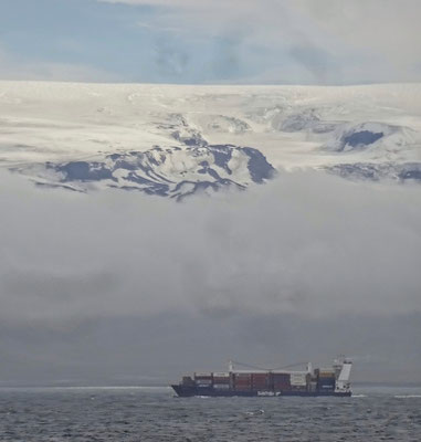 Erster Blick auf die Gletscher von Island