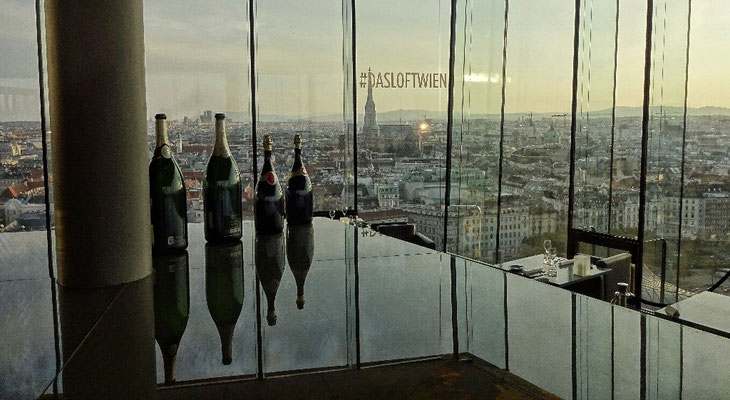 Im Restaurant Loft mit Blick auf den 1. Bezirk