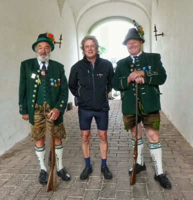 Die Schützengarde schießt  nur auf Radfahrer!