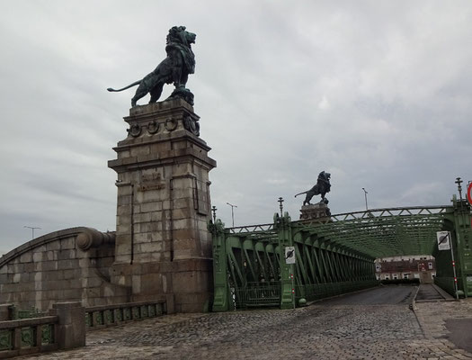 Jugendstilbrücke über die kleine Donau