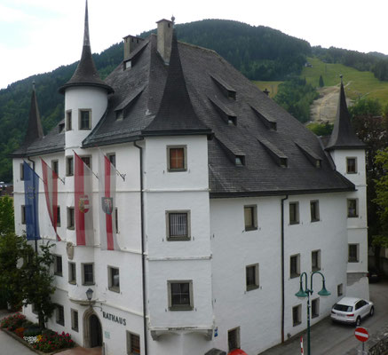 Rathaus von Zell am See vom Hoteldach aus gesehen 