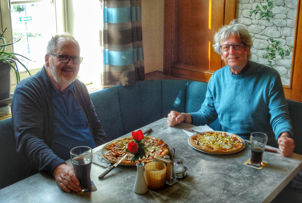 sehr gute und große Pizza