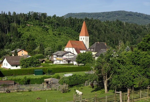 Blick von meinem Hotel Balkon auf die Kirche Lavamünd/Pfarrdorf 