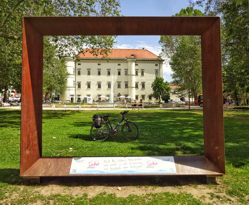 Mein Fahrrad vorm Schloss