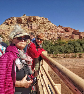 Vor dem Berber Dorf Ait Ben Haddou