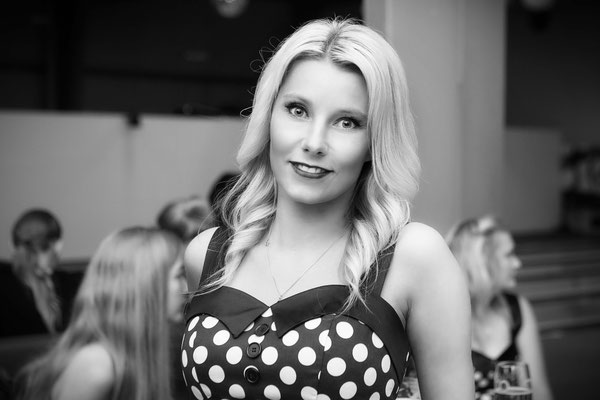 Fotoshooting mit Fotomodel beim Bowling