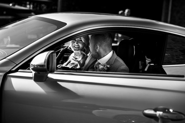 Brautpaar fährt im Bentley in Braunschweig