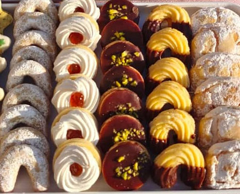 11 Vanille Kiperl (MANDELN) | 2 Burgenländer Sonnen | 12 Ischler (MANDELN) | 3 Linzer Spritzgebäck | 16 Burgenländer Kipferl (WALNÜSSE)