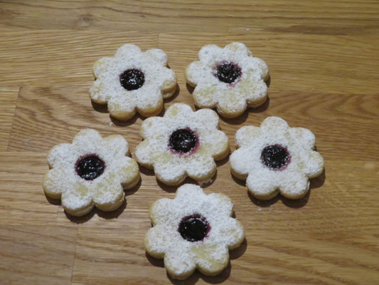 1 Linzer Augen Blumen - Beerenmarmelade