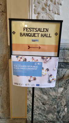 Im Rathaus, hoch zum Festsaal