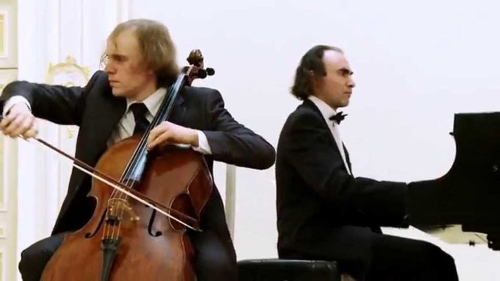 Дмитрий ХРЫЧЕВ – виолончель
