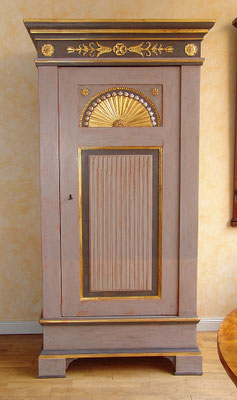 Bremer Sonnenschrank, etwas dunkler gefasst und mit Blattgold und Blattsilber belegt