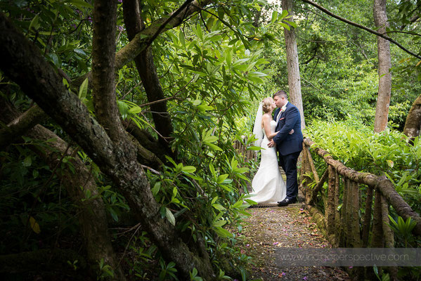 27-woolhanger-manor-wedding-photography-north-devon-bride-groom-kiss