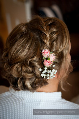 4-woolacombe-barricane-beach-wedding-north-devon-bride-hair-preparations