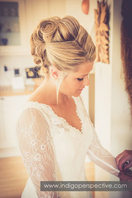 7-tipi-wedding-photography-north-devon-bride-prep-hair-dress