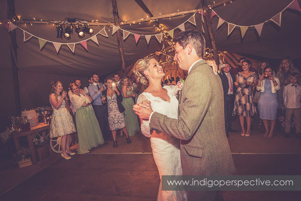 78-tipi-wedding-photography-north-devon-first-dance-2