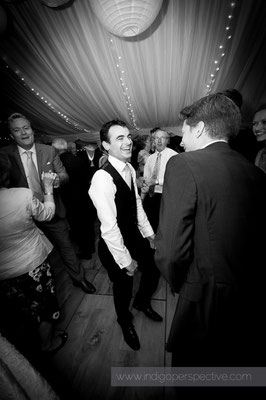 69-woolacombe-barricane-beach-wedding-north-devon-best-man-dancing