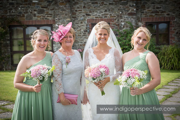 13-tipi-wedding-photography-north-devon-bride-mum-bridesmiads-sunshine-flowers