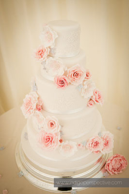 33-weirmarsh-farm-wedding-north-devon-4-tier-white-wedding-cake