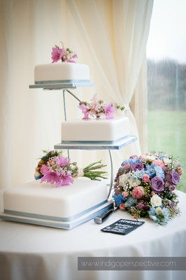 46-woolacombe-barricane-beach-wedding-north-devon-3-tier-white-cake-flowers