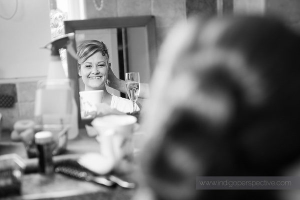 9-woolhanger-manor-wedding-photography-north-devon-bridesmaid-mirror-smile-hair