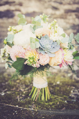 3-westcott-barton-wedding-photography-north-devon-flowes