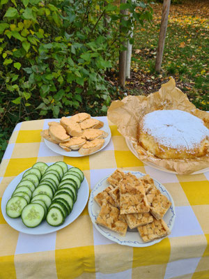 Die reichlich gedeckte Frühstückstafel