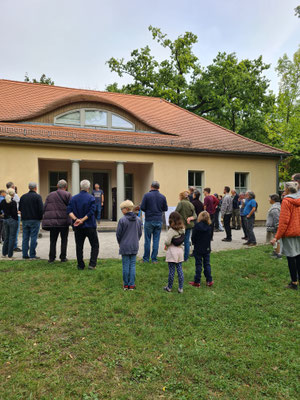 ...die alle aufmerksam zuhören...