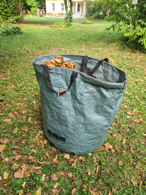 ...die vollen Laubsäcke...