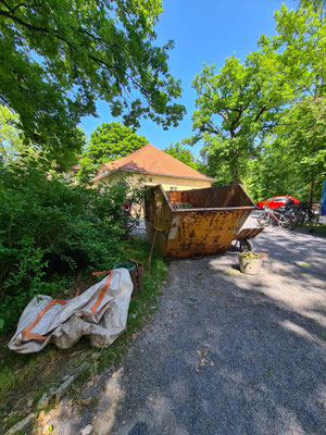 Der Container füllt sich...