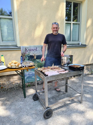 Der Küchenchef hat auch lecker Grillkäse im Angebot.