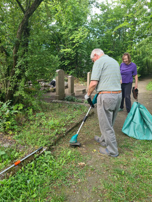 ...von Laub und Unkraut befreit ist.