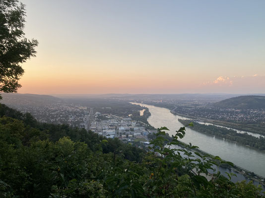 Blick vom Leopoldsberg Richtung Klosterneuburg und Langenzersdorf,  N 48.278 | O 16.347