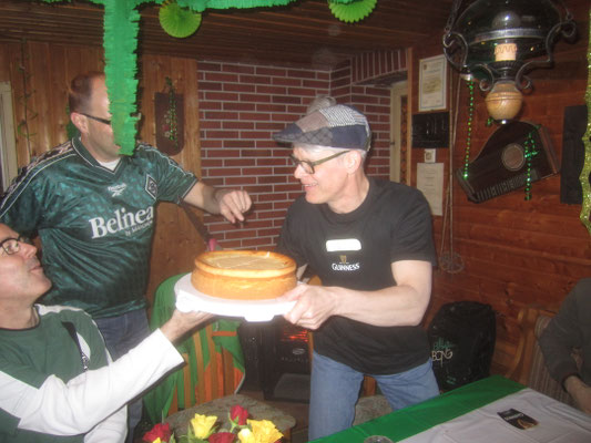 ... der lauwarme Käsekuchen!