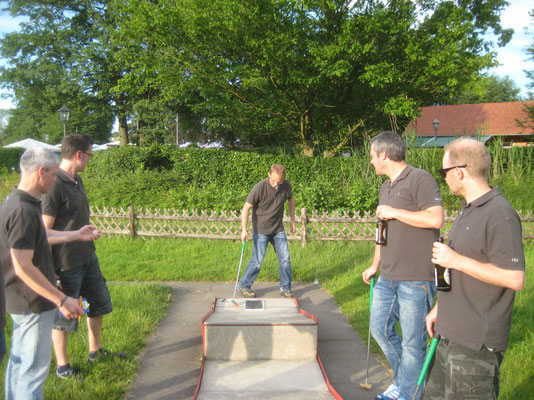 Die Vorbereitung zum nächsten HOLE IN ONE!