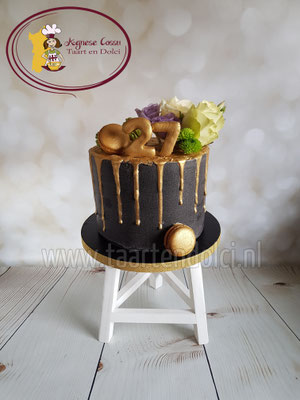 Zwart en goud dripcake