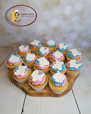 Gender reveal cupcakes