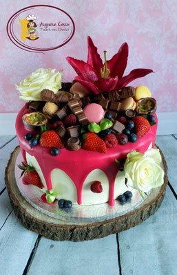 Drip cake met verse bloemen