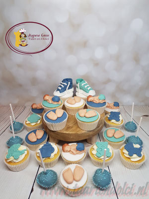 Cupcakes en cakepops met babies, voetjes en schoentjes