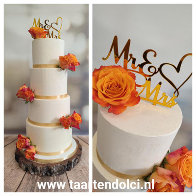 Bruidstaart creme en roosjes
