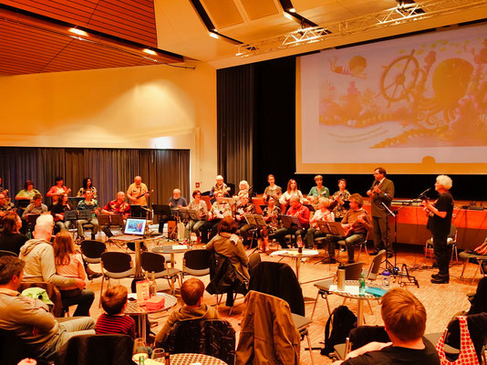 Galerie Ukulele Mit Schulerinnen Gruppen Ukulele Und Trommeln Vas aqui, vas allá pero nunca te encontraras al escaparte. galerie ukulele mit schulerinnen