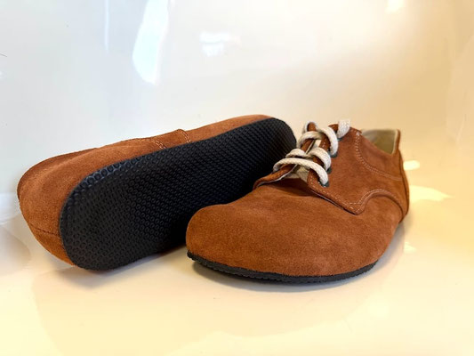 Handgefertigte braune Wildleder Barfußschuhe - bequem und komfortabel 