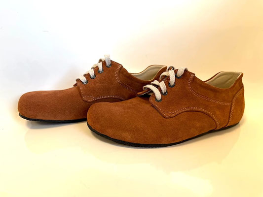 Barfußschuhe aus braunem Wildleder - bequem und aus Deutschland
