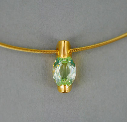 Collier mit synth. Spinell, Silber feingoldplattiert