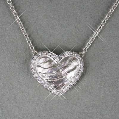 999er Platinherz mit Brillantkranz an 950er Platinkette